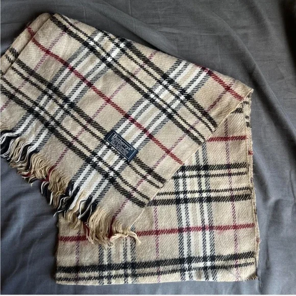 Burberry Classic Beige Plaid Scarf - Picture 3 of 3